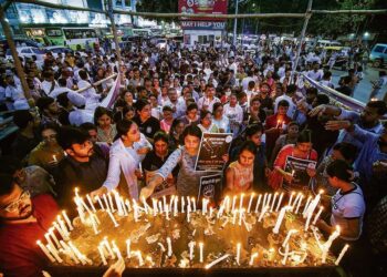 माता-पिता का दावा है कि पुलिस ने मामले को छिपाने का प्रयास किया