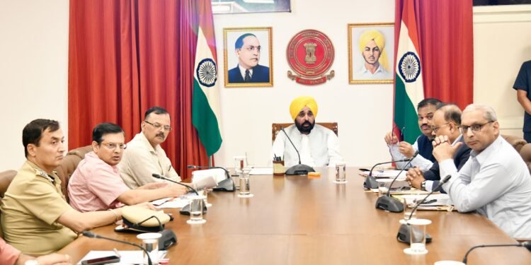 मुख्यमंत्री ने 2436.49 करोड़ रुपए की लागत से 13400 किलोमीटर लिंक सड़कों के निर्माण को दी मंजूरी