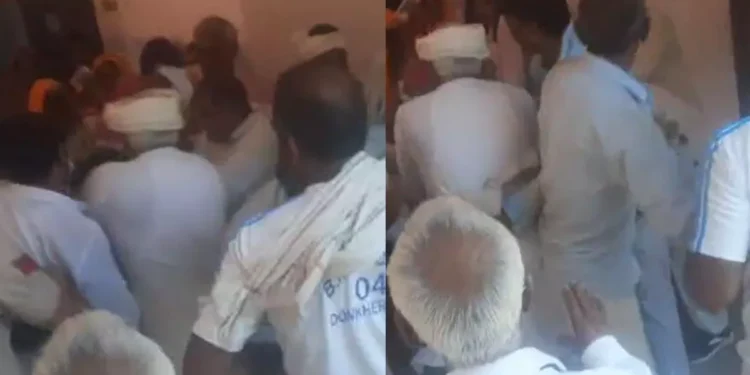 कांग्रेस समर्थकों ने मतदान के समय बूथ पर कब्जा करने का किया प्रयास