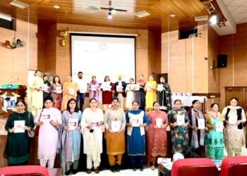 महिला कमिशन ने घरेलू हिंसा और शारीरिक शोषण रोकथाम एक्ट 2013 के बारे में विद्यार्थियों को किया जागरूक