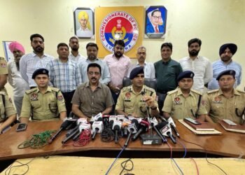 पुलिस टीमों द्वारा दोनों अपराधों में इस्तेमाल लाल रंग की मोटरसाइकिल और दो मोबाइल फोन बरामद