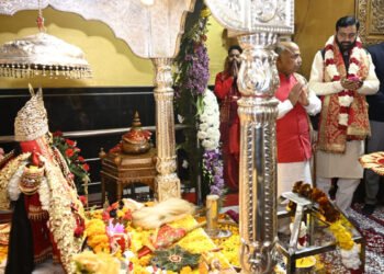 मुख्यमंत्री ने परम्परा अनुसार श्री देवीकूप भद्रकाली मंदिर में की पूजा अर्चना