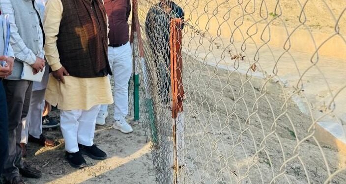 विकास एवं पंचायत मंत्री कृष्ण लाल पंवार ने फतेहाबाद में धांगड़ के अमृत सरोवर तालाब का किया निरीक्षण
