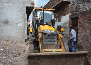 जिला प्रशासन ने फिर ध्वस्त किया नशा तस्कर अजय कुमार बिल्ली का घर