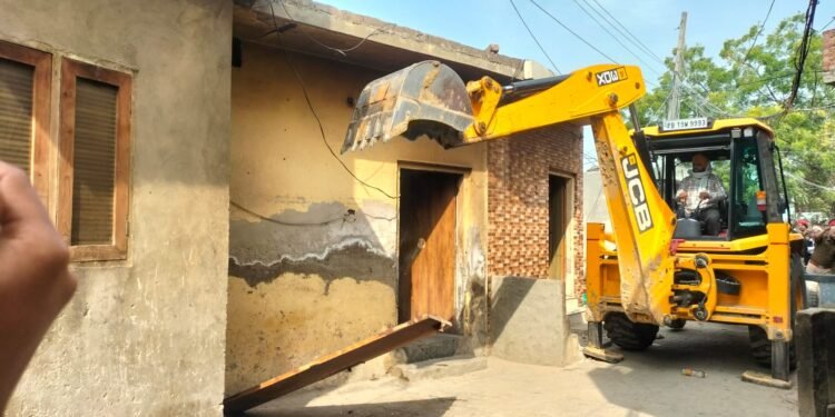 ‘युद्ध  नशों विरुद्ध’: बरनाला में गिराया गया अवैध ढांचा