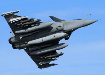 भारत और फ्रांस ने 26 राफेल समुद्री लड़ाकू विमानों की खरीद के लिए 63,000 करोड़ रुपये के सौदे को अंतिम रूप दिया है।