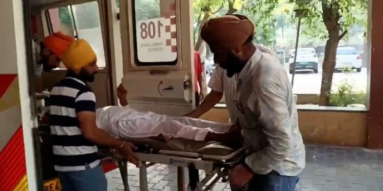 अमृतसर के मजीठा में नकली शराब पीने से 12 लोगों की मौत हो गई है।