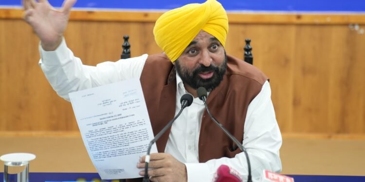 भाखड़ा बांध पर सीआईएसएफ की तैनाती करने के फैसले के लिए केंद्र पर बरसे मुख्यमंत्री