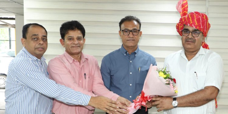 तेजपाल सभ्रवाल 30 वर्ष की संतोषजनक सेवा के बाद सेवानिवृत्त