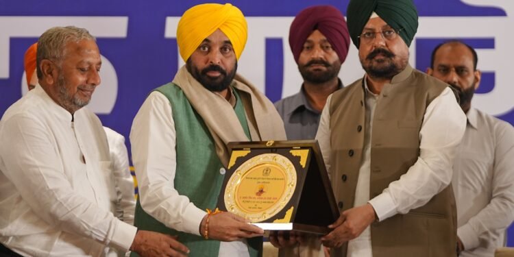 मुख्य मंत्री ने लैंड पूलिंग स्कीम के बारे में लोगों को गुमराह करने वाली विपक्षी पार्टियों पर साधा निशाना