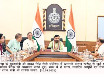 मुख्यमंत्री नायब सिंह सैनी ने पिपली अनाज मंडी से पंजाब के लिए राहत सामग्री के 20 ट्रकों को झंडी दिखाकर किया रवाना