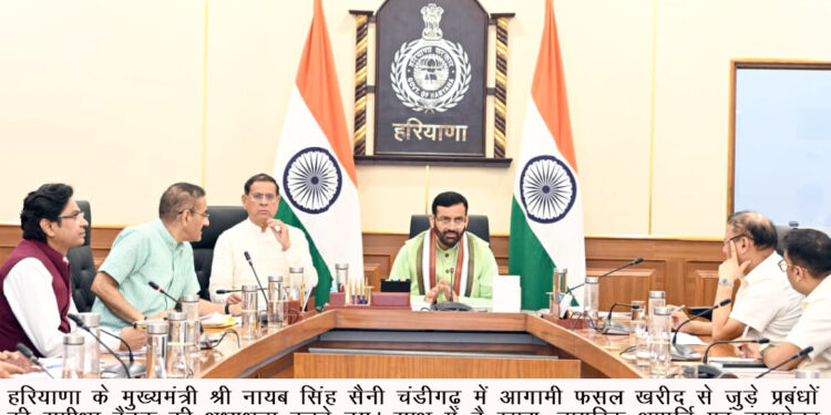 मुख्यमंत्री नायब सिंह सैनी ने पिपली अनाज मंडी से पंजाब के लिए राहत सामग्री के 20 ट्रकों को झंडी दिखाकर किया रवाना