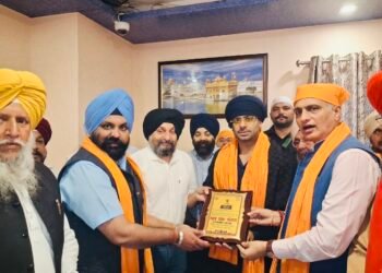 पंजाबी गायक मनकीर्थ औलख तख्त पटना साहिब नतमस्तक हुए