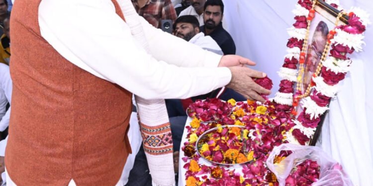 मुख्यमंत्री नायब सिंह सैनी ने हिसार में दिवंगतों को दी श्रद्धांजलि