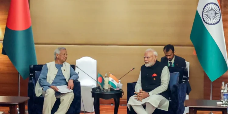 ढाका में बांग्लादेश के राजदूत और राजनयिक मिशन के खिलाफ मिली धमकियों के बाद भारत ने बांग्लादेश के उच्चायुक्त को तलब किया है।