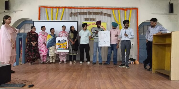 एन.एस.एस स्वयंसेवकों को आकाशीय बिजली, हीट वेव, नशा मुक्ति एवं टीम बिल्डिंग गतिविधियों का प्रशिक्षण दिया