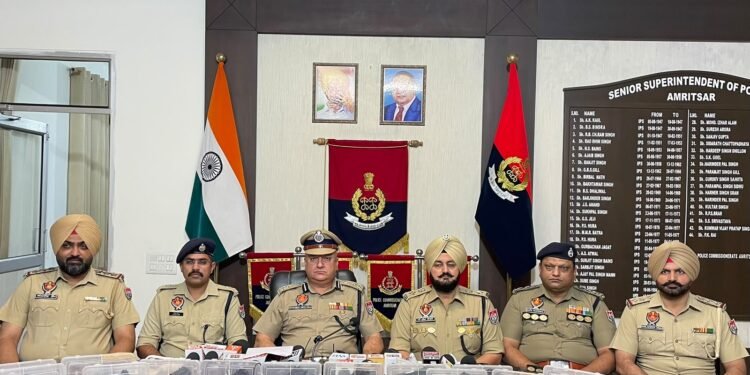 अवैध हथियार आपूर्ति नेटवर्क से जुड़े दो नाबालिगों सहित चार गिरफ्तार, 16 पिस्तौल बरामद*