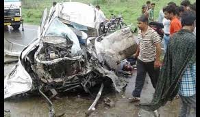 डीएवी यूनिवर्सिटी के पास सोमवार रात 11 बजे हुए एक्सीडेंट में एक महिला समेत तीन लोगों की मौत