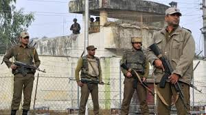 केन्द्रीय रिजर्व पुलिस बल के जवानों पर आतंकियों ने फिदायीन का हमला