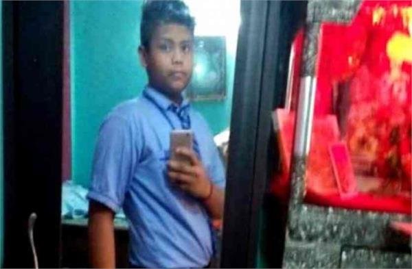 दिल्ली के नामी स्कूल के टॉयलेट में मिला छात्र का शव