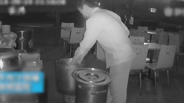 रेस्‍तरां मालिक ने सूप में किया पेशाब, वीडियो हुआ वायरल