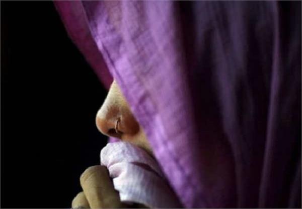 कलयुगी ससुरालियों की करतूत,पति की मौत के बाद बेटियों सहित पुत्रवधू को किया बेघर