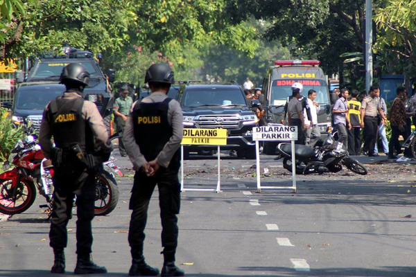 इंडोनेशिया में गिरजाघरों में बम विस्फोट