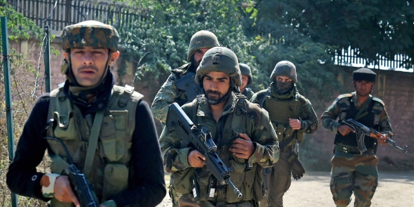 ਜੰਮੂ-ਕਸ਼ਮੀਰ : ਹੰਦਵਾੜਾ ‘ਚ ਫ਼ੌਜ ਦੀ ਗਸ਼ਤ ਕਰ ਰਹੇ ਫ਼ੌਜੀਆਂ ‘ਤੇ ਹਮਲਾ ਹਮਲਾ