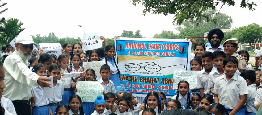 ਇੰਸਪੈਕਟਰ ਪੁਸ਼ਪਾ ਦੇਵੀ ਵਲੋਂ ਸੜਕਾਂ ਤੇ ਚਲਦੇ ਸਮੇਂ ਹਾਦਸਿਆਂ ਸੰਬੰਧੀ ਜਾਣਕਾਰੀ ਦਿੱਤੀ ਗਈ