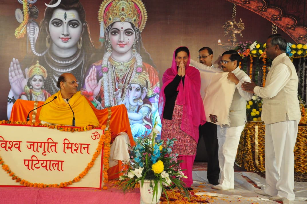 ਪਰਨੀਤ ਕੌਰ ਦੀ ਵਿਸ਼ਵ ਜਾਗਰਤੀ ਮਿਸ਼ਨ ਵੱਲੋਂ ਵੀਰ ਹਕੀਕਤ ਰਾਏ ਗਰਾਊਂਡ ਵਿਖੇ ਕਰਵਾਏ ਗਏ ਧਾਰਮਿਕ ਸਮਾਗਮ ਮੌਕੇ ਸ੍ਰੀ ਸੁਧਾਂਸ਼ੂ ਜੀ ਵੱਲੋਂ ਕੀਤੇ ਜਾ ਰਹੇ ਸਤਿਸੰਗ ਪ੍ਰੋਗਰਾਮ ਵਿੱਚ ਸ਼ਿਰਕਤ