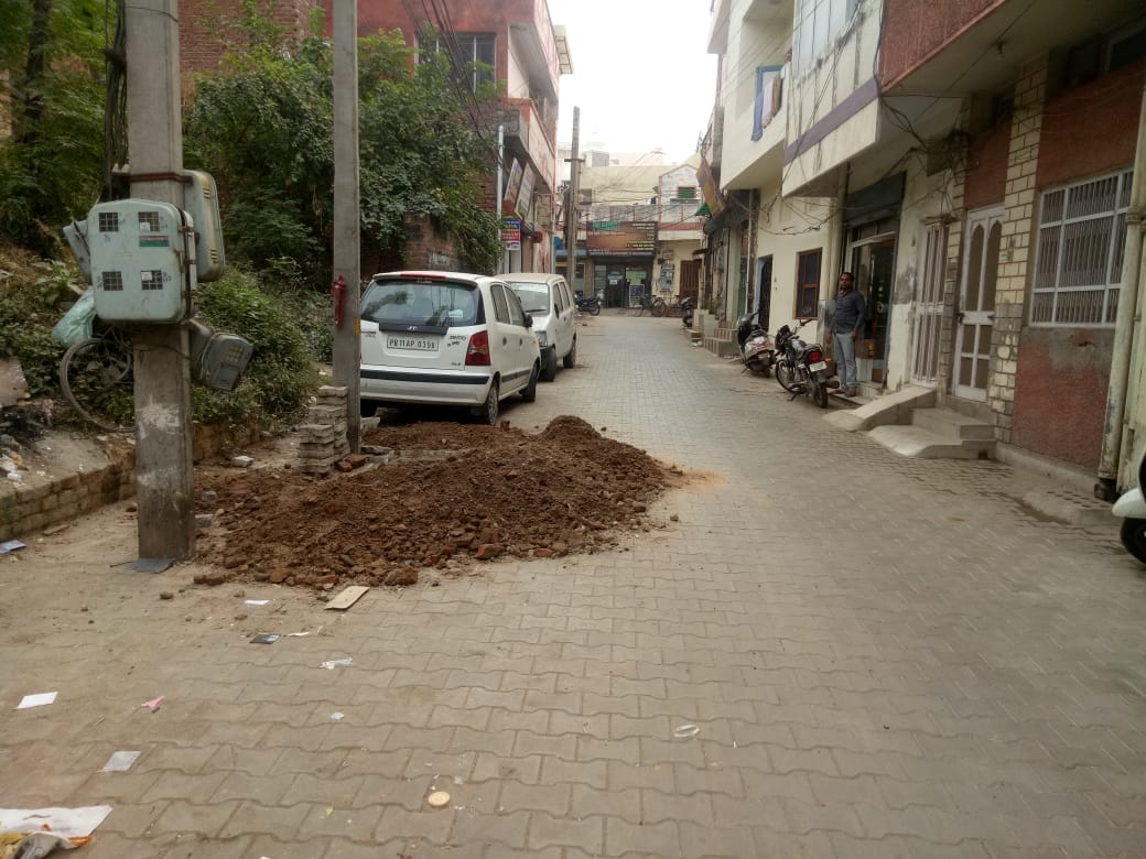 ਪ੍ਰਾਇਵੇਟ ਕੰਪਨੀਆਂ ਦੀ ਗੁੰਡਾਗਰਦੀ ; ਨਗਰ ਨਿਗਮ ਦੀਆਂ ਬਣਾਈਆਂ ਨਵੀਂ ਸੜਕਾਂ ‘ਤੇ ਪੁੱਟੇ ਬਿਨਾਂ ਮਨਜੂਰੀ ਟੋਏ