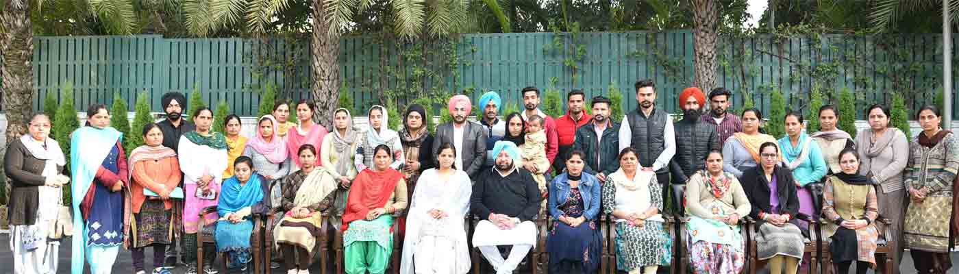 ਕੈਪਟਨ ਅਮਰਿੰਦਰ ਸਿੰਘ ਨੇ 34 ਸ਼ਹੀਦਾਂ ਦੇ ਪਰਿਵਾਰਕਾ ਮੈਂਬਰਾਂ ਨੂੰ ਕੀਤਾ ਸਨਮਾਨਿਤ