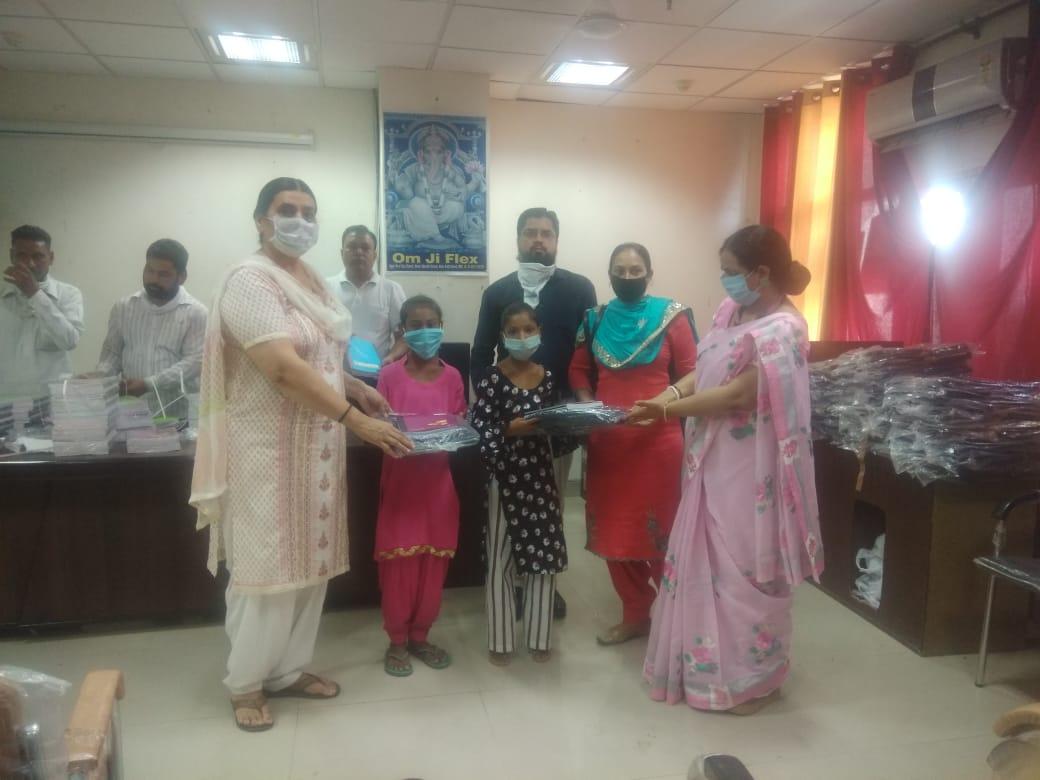 ਜਵਾਹਰ ਨਵੋਦਿਆ ਵਿਦਿਆਲਯ ਦਾ ਟੈਸਟ ਪਾਸ ਕਰਨ ਵਾਲੇ ਵਿਦਿਆਰਥੀਆਂ ਦਾ ਸਨਮਾਨ