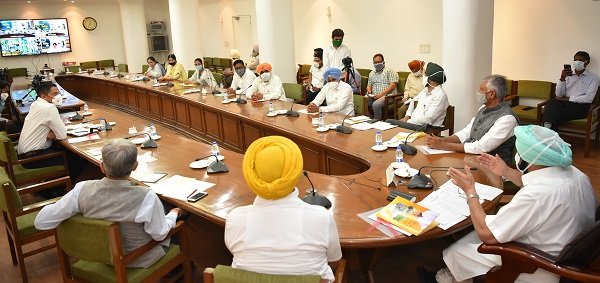 ਰਾਹੁਲ ਗਾਂਧੀ ਤੇ ਕੈਪਟਨ ਅਮਰਿੰਦਰ ਸਿੰਘ ਵੱਲੋਂ ਕਾਲੇ ਖੇਤੀ ਕਾਨੂੰਨਾਂ ਨੂੰ ਰੱਦ ਕਰਵਾਉਣ ਲਈ ਕੇਂਦਰ ‘ਤੇ ਦਬਾਅ ਪਾਉਣ ਦਾ ਅਹਿਦ