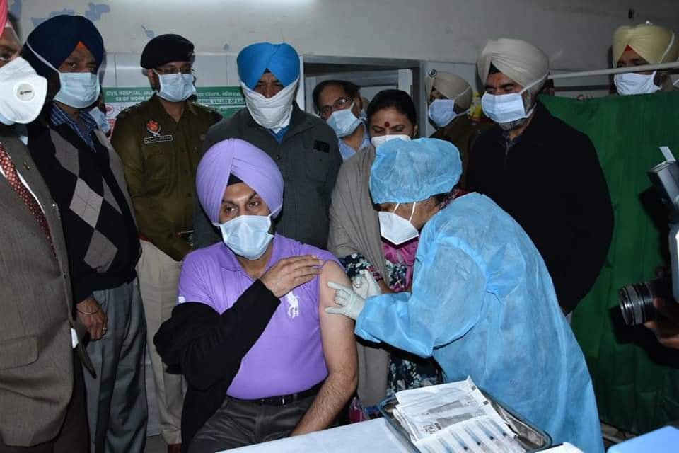 COVID-19 Vaccination Drive: ADGP, 2 IGPs, 2 CPs among 416 Police Personnel get jab on Day-2