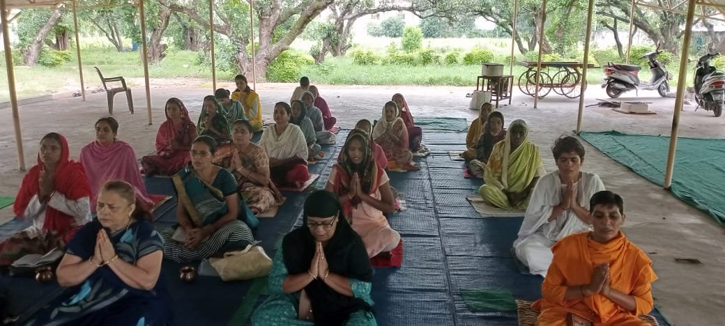 श्री मदभगवद्गीता  का पाठ कर तर्पण किया