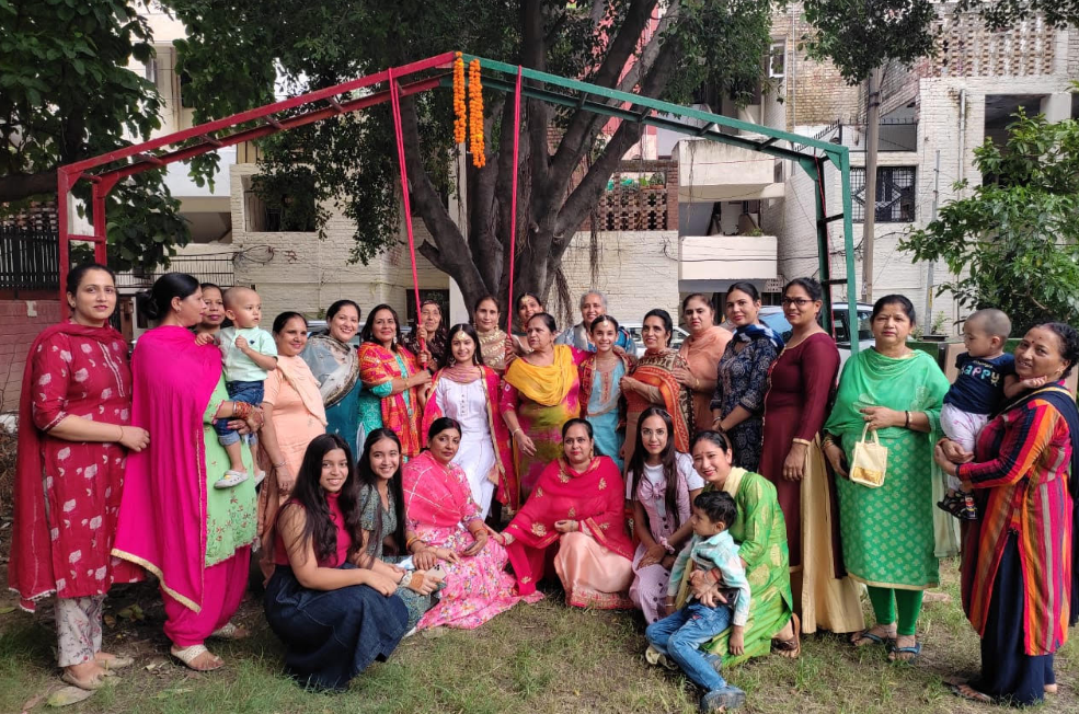 वेलफेयर एसोसिएशन सोसाइटी सेक्टर 43 ने धूमधाम से मनाया तीज का  त्योहार