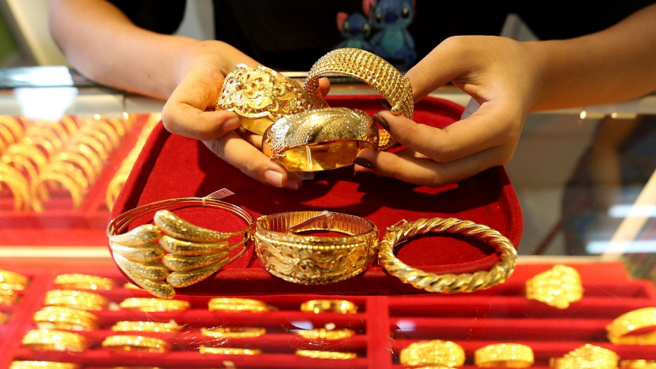 त्योहारों से पहले महँगा हुआ सोना, अपने उच्च स्तर से अभी भी है सस्ता, सोने में निवेश करना लाभदायक