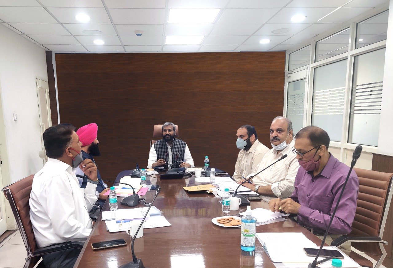 ਮੁੱਖ ਚੋਣ ਅਫ਼ਸਰ ਵੱਲੋਂ ਉਚੇਰੀ ਸਿੱਖਿਆ ਸੰਸਥਾਵਾਂ ਦੇ ਨੁਮਾਇੰਦਿਆਂ ਨਾਲ ਮੁਲਾਕਾਤ, ਵੋਟਰ ਰਜਿਸਟ੍ਰੇਸ਼ਨ ਵਿੱਚ ਵਾਧੇ ਲਈ ਉਨ੍ਹਾਂ ਨੂੰ ਵੋਟਰ ਜਾਗਰੂਕਤਾ ਗਤੀਵਿਧੀਆਂ ਵਿੱਚ ਸਹਿਯੋਗ ਦੇਣ ਦੀ ਅਪੀਲ
