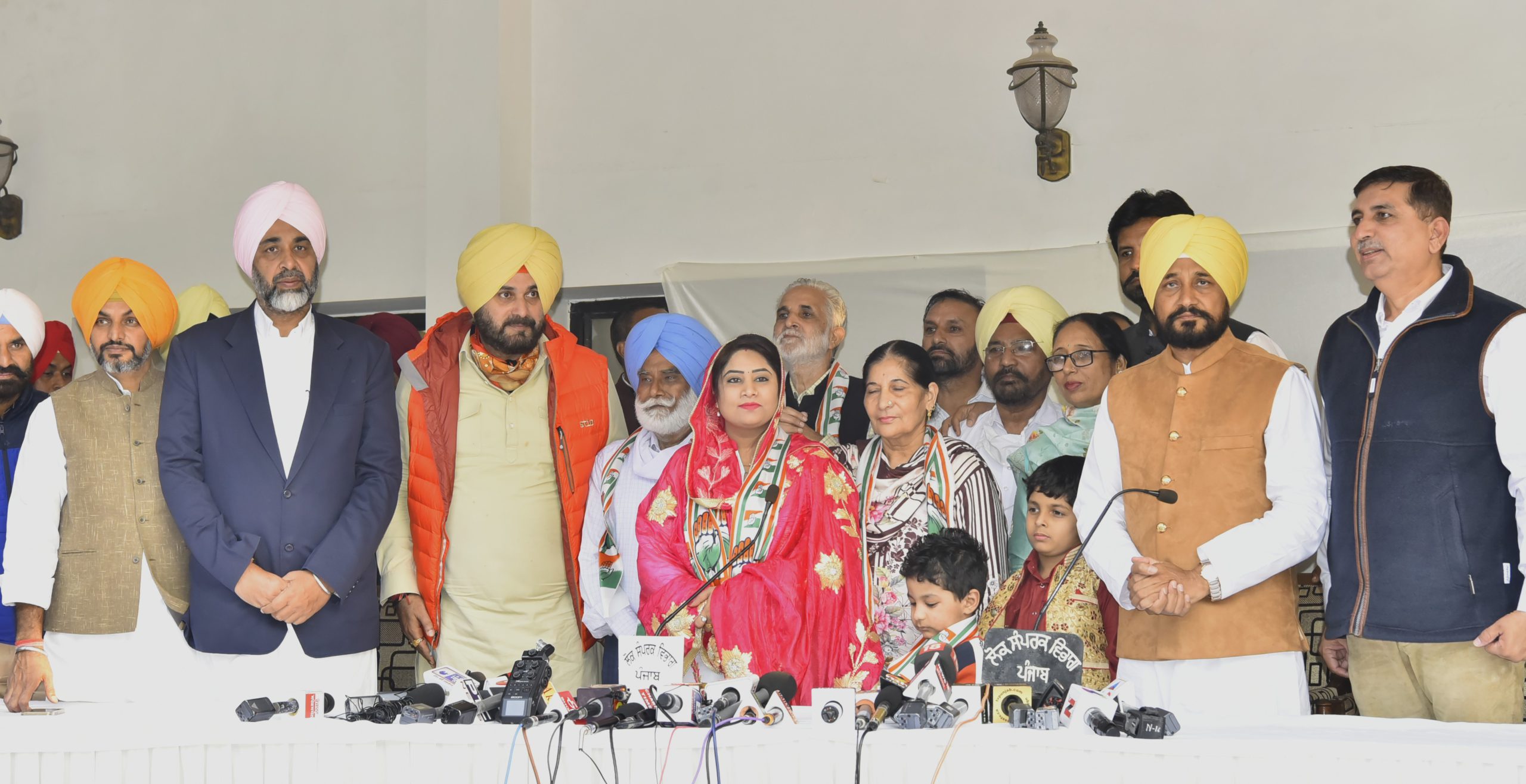 CM CHANNI WELCOMES AAP MLA RUBY IN CONGRESS PARTY