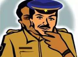 गर्लफ्रेंड को इम्प्रेस करने के चक्कर में बना नकली पुलिसवाला, बयानबाजी से पुलिस कन्फ्यूज