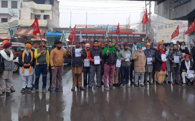 PM मोदी की रैली का विरोध, बारिश में डटे किसान, रैली में नहीं पहुँचे PM मोदी, हुसैनीवाला से ही वापस लौटे दिल्ली