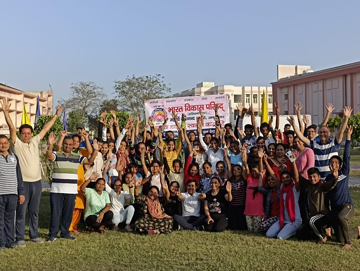 राकेश मक्कड़ ने एन एस एस वालंटियर्स को हास्य‌ योग की मदद‌ से‌ टापर बनने के सूत्र 