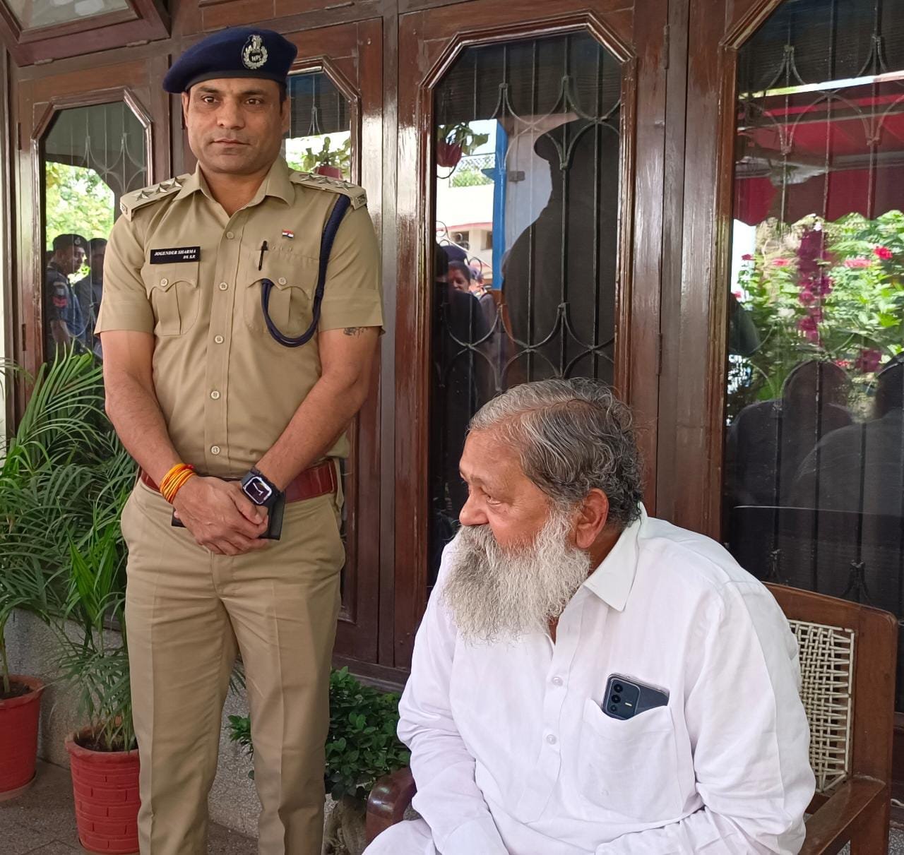 -20 वर्ल्ड कप जीताने वाले क्रिकेटर (डीएसपी) जोगिंद्र शर्मा से बोले गृह मंत्री विज : ‘जैसा प्रदर्शन क्रिकेट पिच पर किया, वैसा ही यहां भी करें’