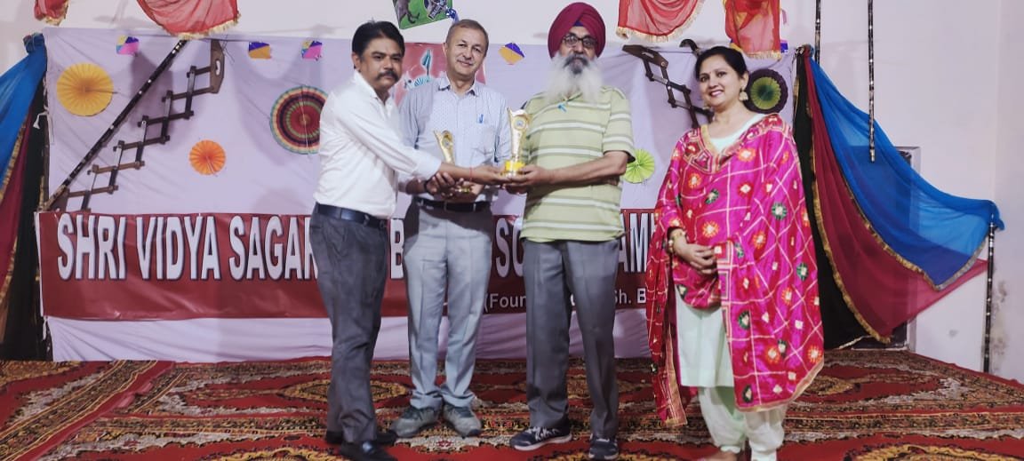 श्री विद्यासागर बाल भारती स्कूल में धूमधाम से मनाया गया बैसाखी का त्यौहार ढोल की थाप पर बच्चों के साथ थिरके अध्यापकों के कदम
