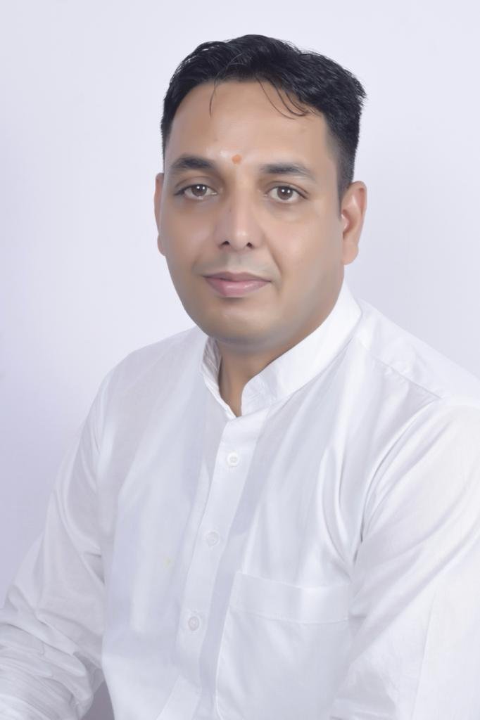 किसानों पर पड़ रही दोहरी मार,25 हजार प्रति एकड़ मुआवजा दे सरकार : सोनू राणा