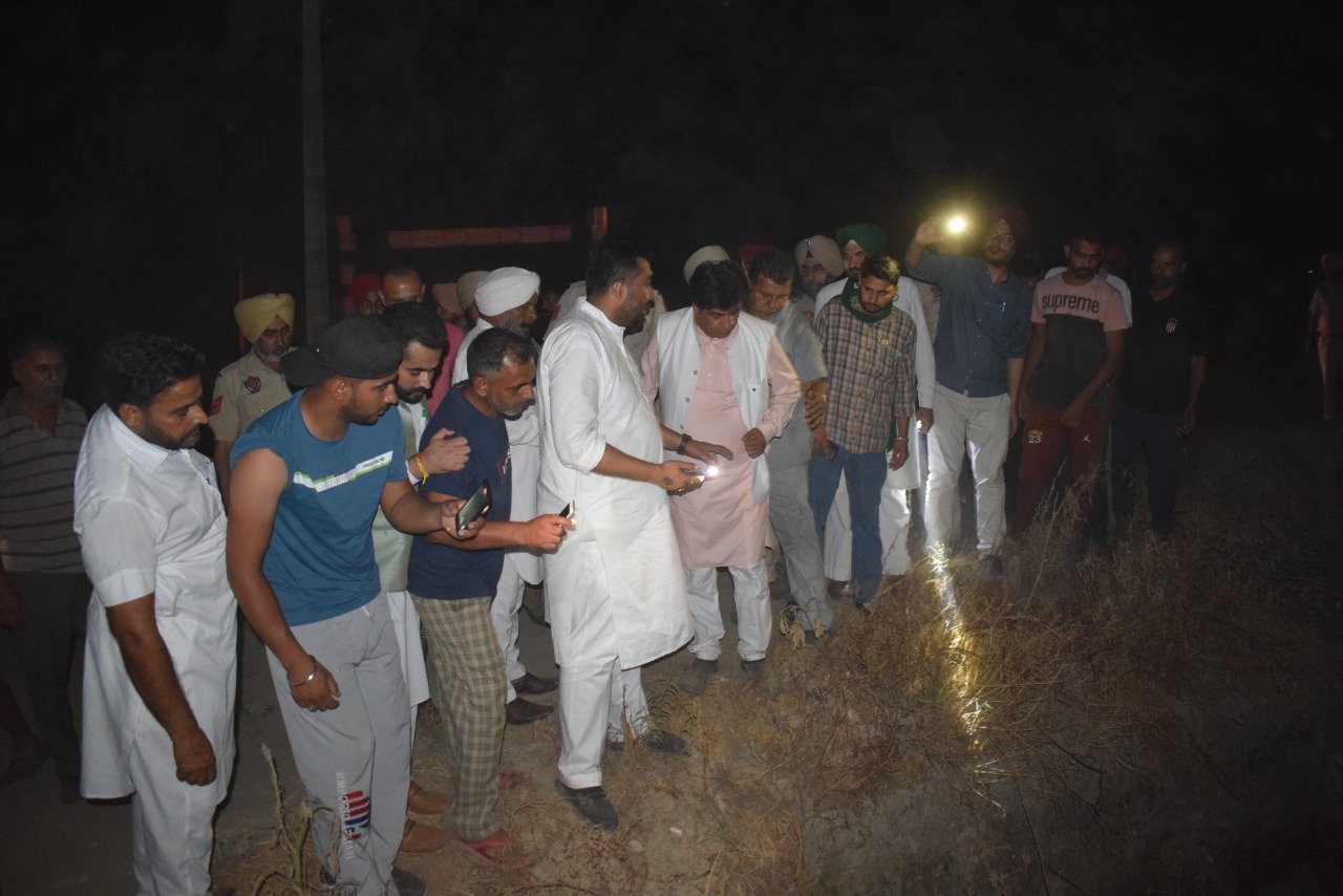 ब्रम शंकर जिम्पा द्वारा रात को नहरों की जाँच; किसानों को टेलों पर पानी पहुँचने की उम्मीद जागी