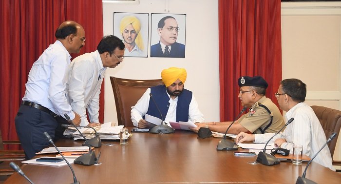 BHAGWANT MANN TAKES STOCK OF SITUATION FOLLOWING EXPLOSION AT INTELLIGENCE WING HQ