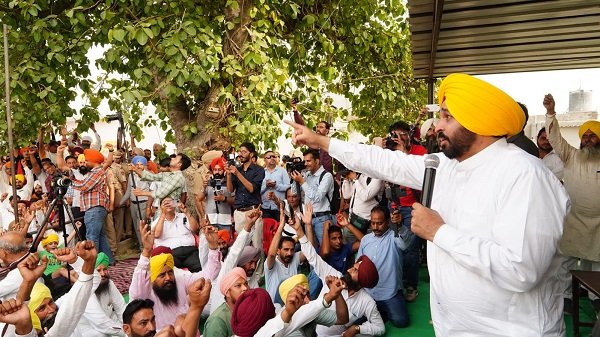 BHAGWANT MANN CALLS UPON FARMERS OF HIS NATIVE VILLAGE SATAUJ TO ADOPT DSR TECHNOLOGY ON MAXIMUM AREA