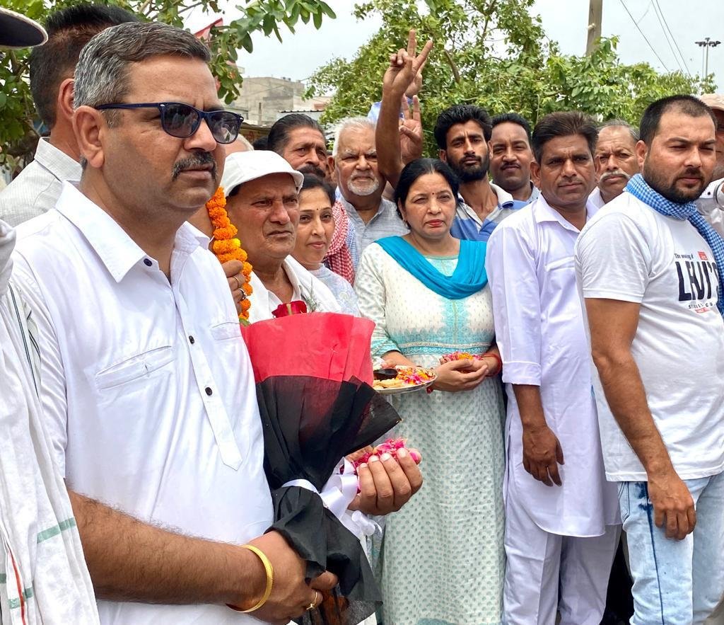 वार्ड नम्बर 17 व 19 के पार्षद ने राज्य सभा सांसद कार्तिकेय शर्मा का वार्ड में पहुंचने पर भव्य स्वागत किया